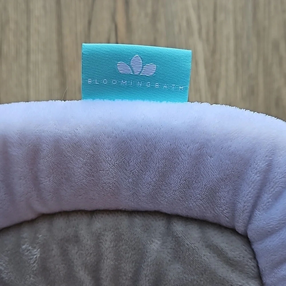 Blooming Bath Lotus Lilac Gray